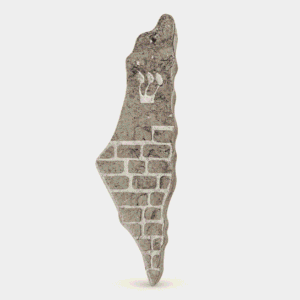 בית מזוזה בצורת מפת ארץ ישראל מאבן בגוני אפור עם האות ש