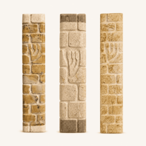 בית מזוזה הנדבכים, שלושת הגוונים